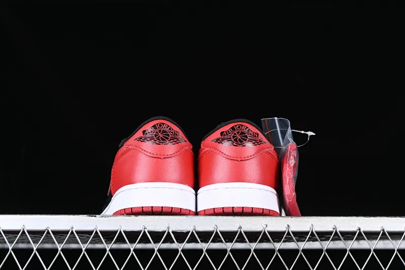 All categories Air Jordan Jordan series basketball shoes Air Jordan 1 Low Z version Air Jordan 1 Low OG "Bred" AJ1 Joe 1 black and red low-top basketball shoes 705329-001